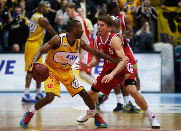 使得他在战 使得他在战