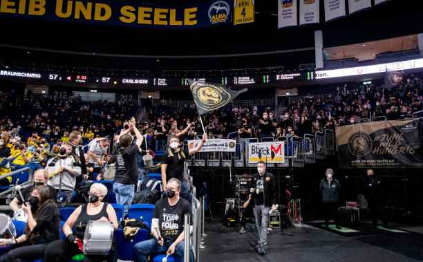 根据当年 根据当年